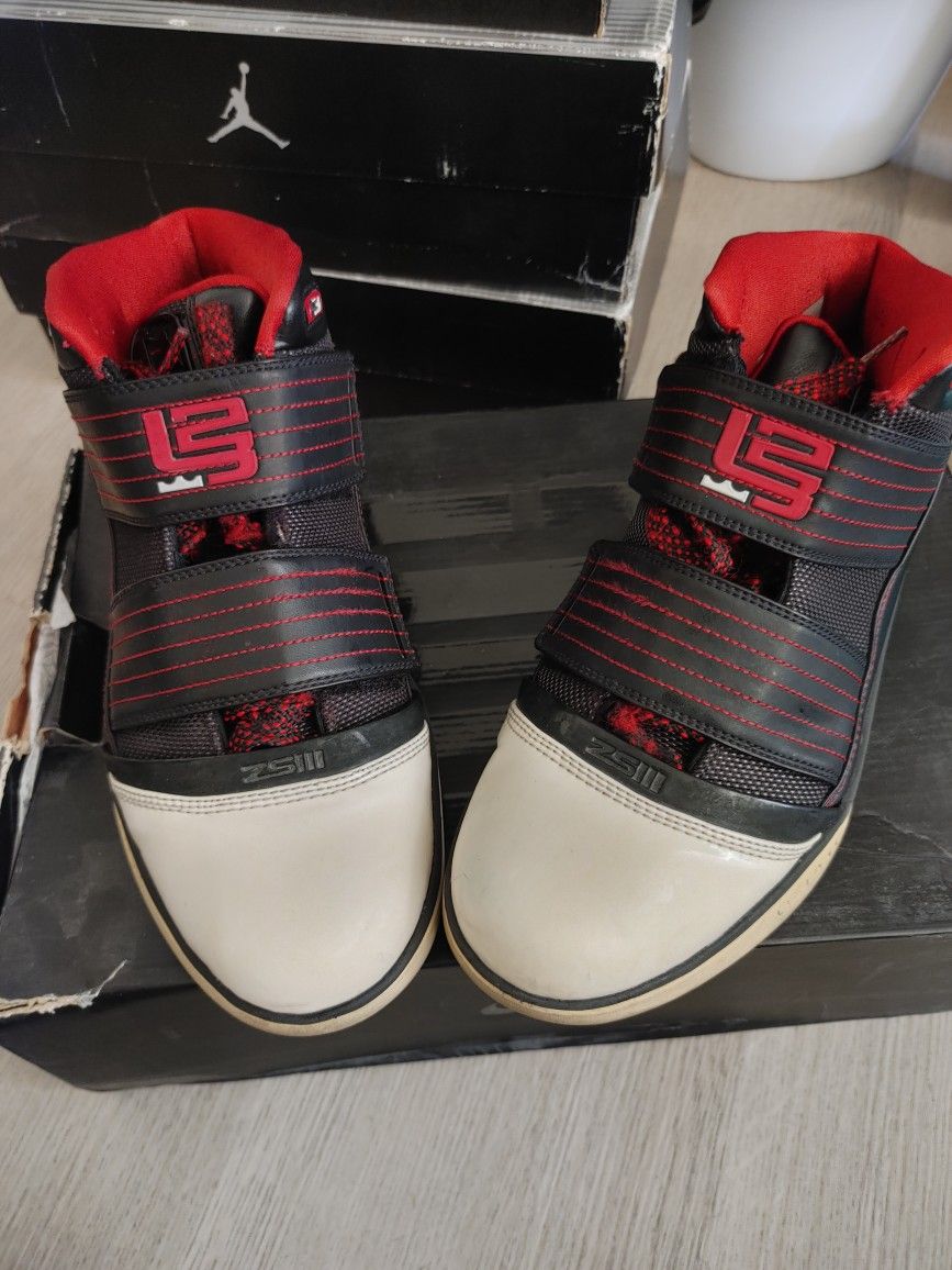 LeBron James Zoom Soldier 3