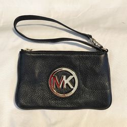 *EUC* *AUTHENTIC* Michael Kors Wristlet Wallet With Gold Zipper - Black- Pebbled