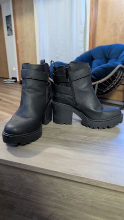 Torrid black size 8WW boots