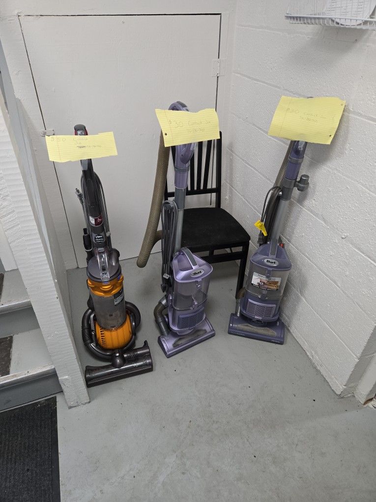 1 SHARK NAVIGATOR 30$ 1 SHARK NAVIGATOR LYFT AWAY 30$ 1 DYSON $50