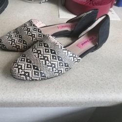 Women's Flats Size 7.5 BJ