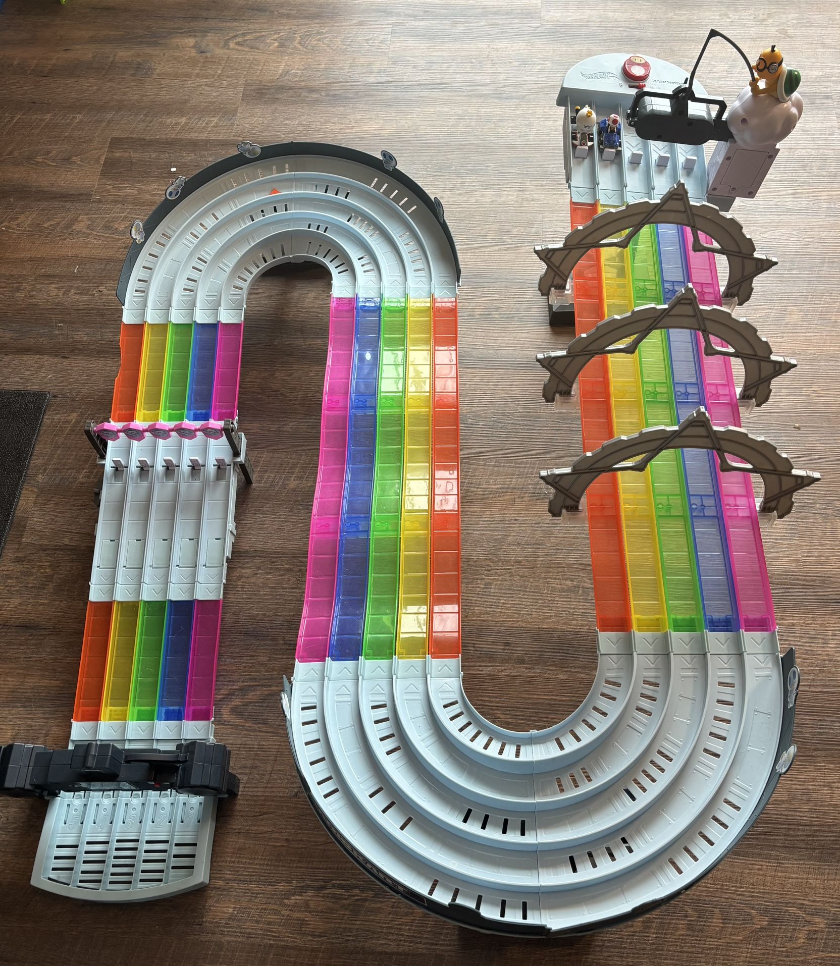 Hot Wheels Mario Kart Rainbow Raceway