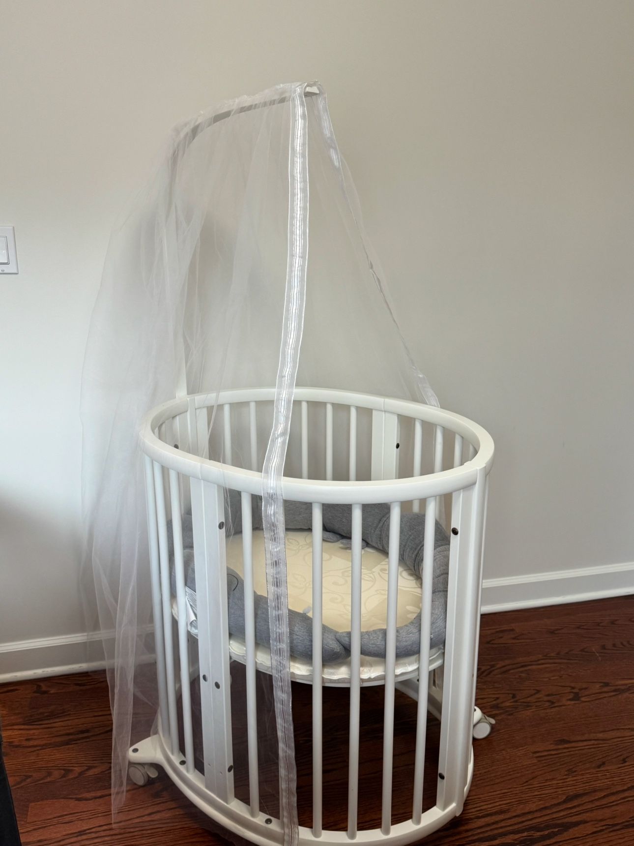 Stokke Sleepi Mini Bundle Crib with mattress