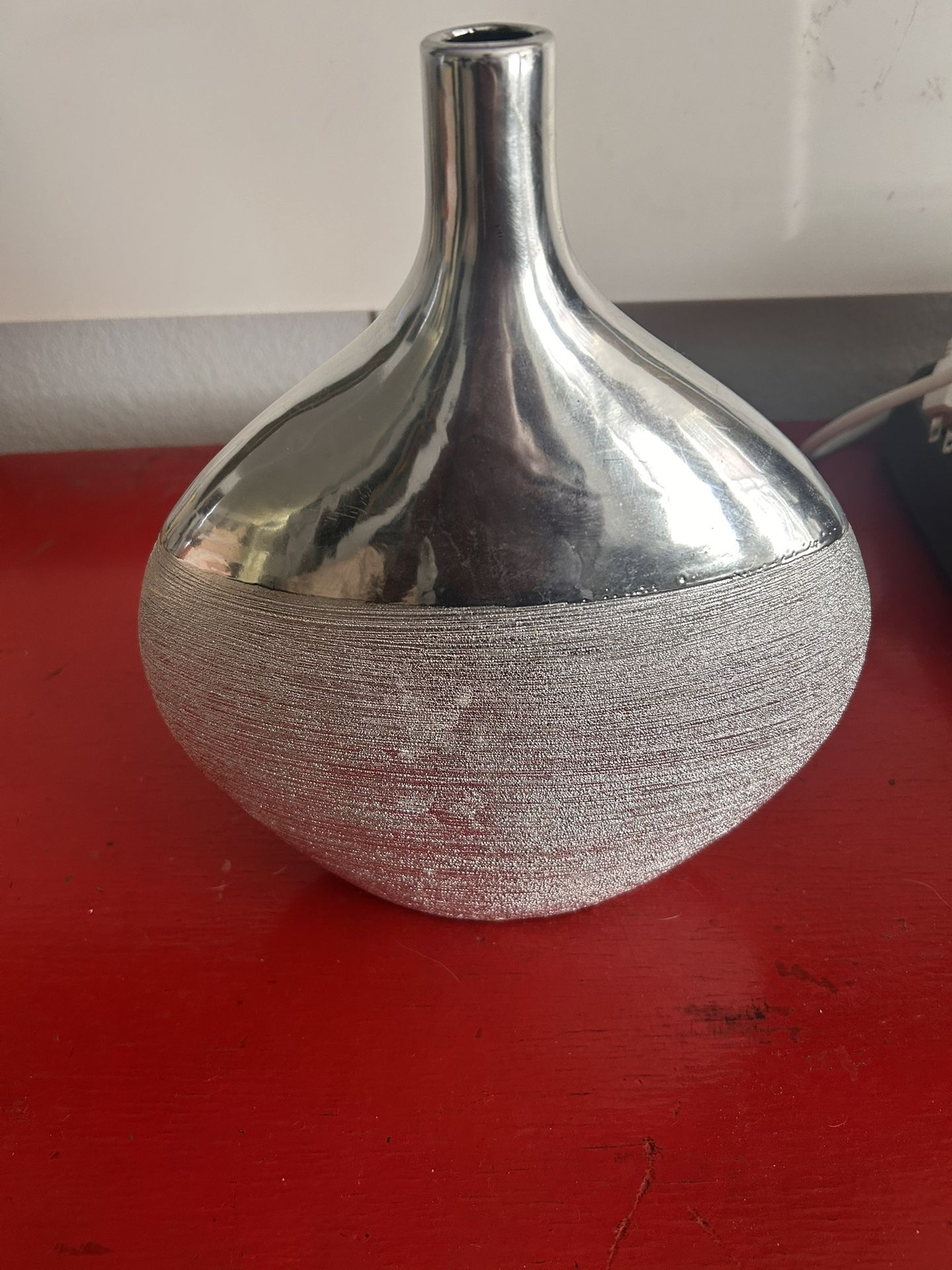 silver-toned Flower vase