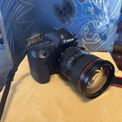Canon EOS 5D Mark Iv With Lens