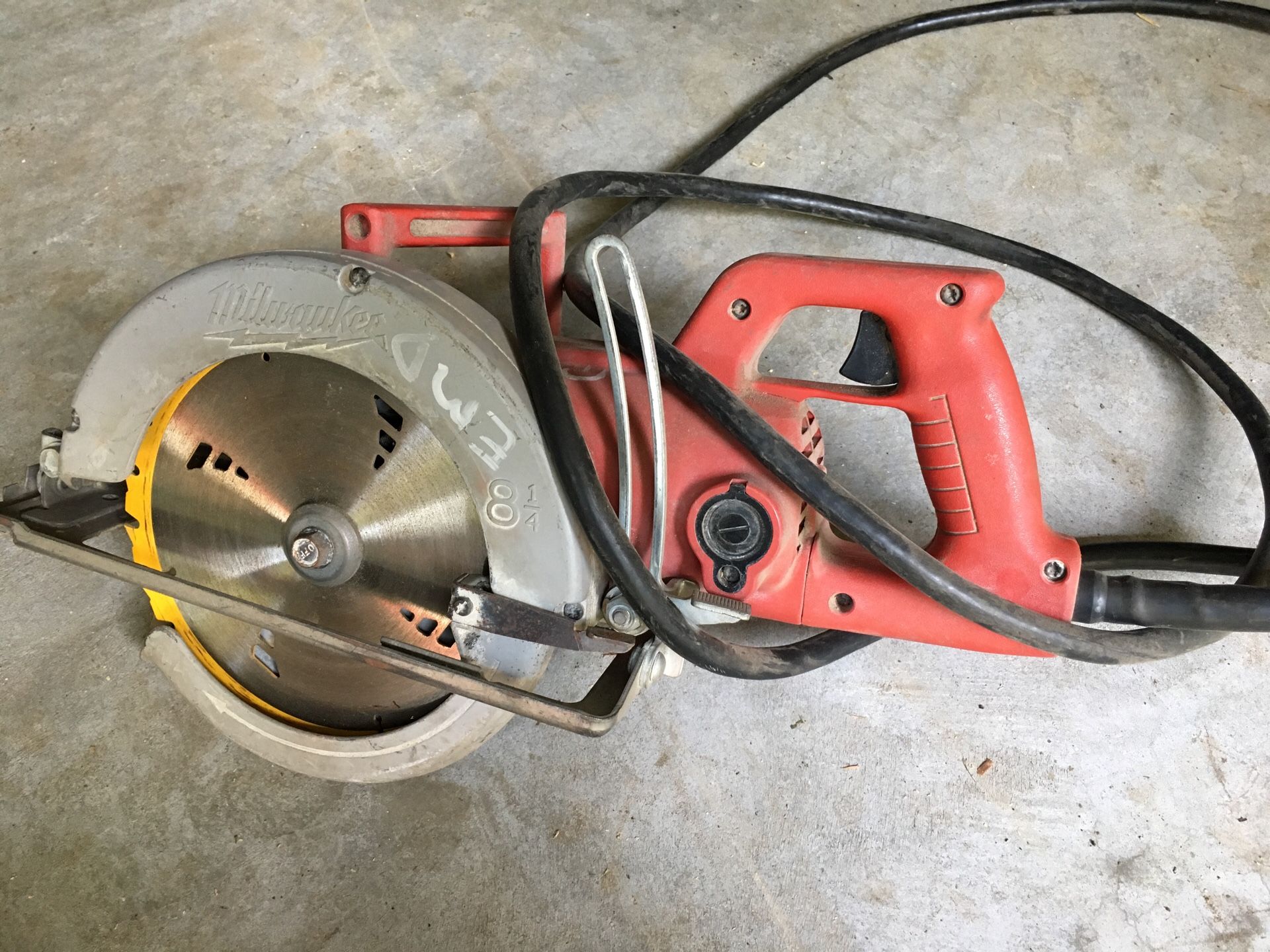 8 1/4” worm drive milwaukee circular saw model 6378