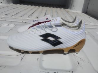 New Soccer Cleats! Lotto Solista! Men's Size 9!