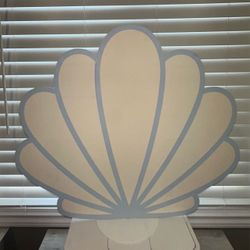 Seashell cutout with stand 2ft