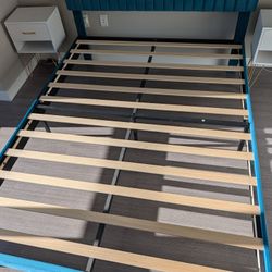 Queen Upholstered Bed With 2 Nightstand