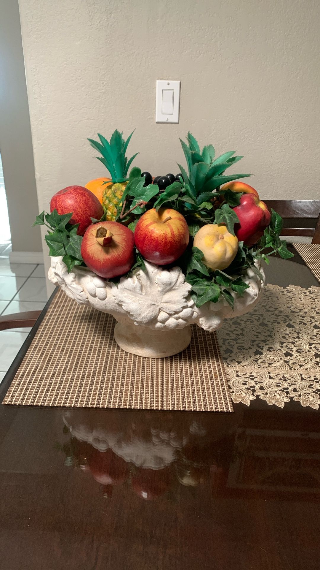 Centro de mesa de frutas artificiales