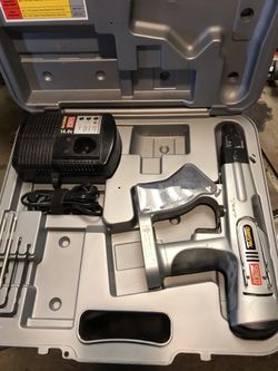Senco duraspin DS200 Tool, charger & case. Not batteries.