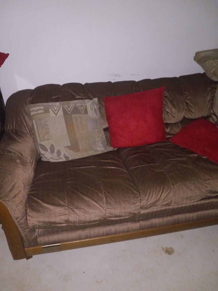 Free Sofa Set