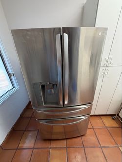 LG 4-Door French Door Refrigerator  30 cu. ft. Capacity