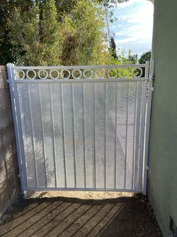 SIDE GATES