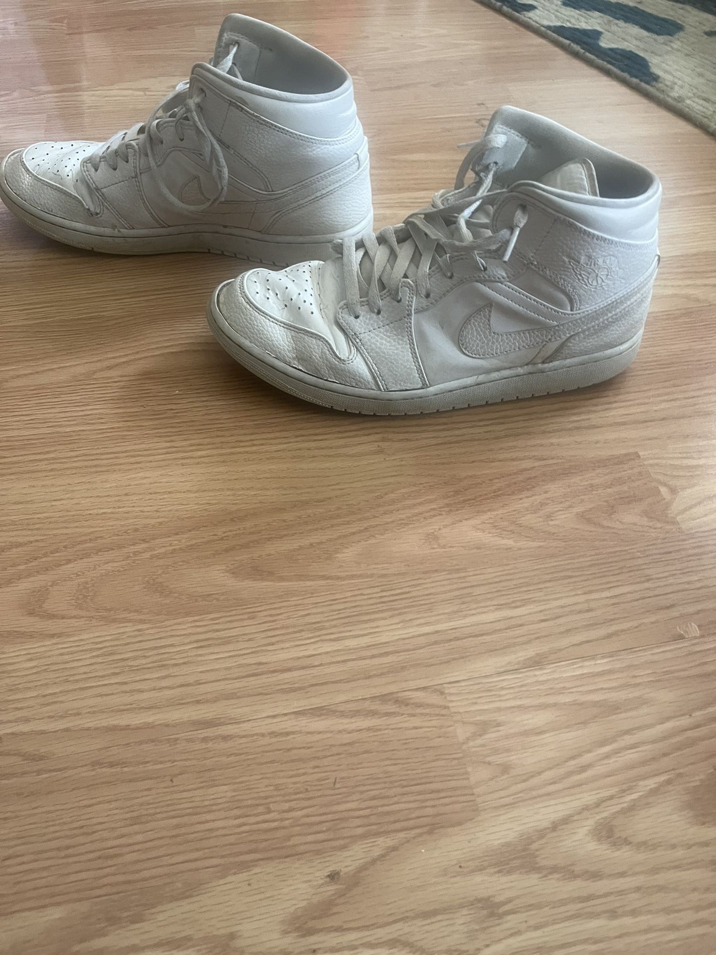 Nike Air Jordan 1 Mid “Triple Whites”