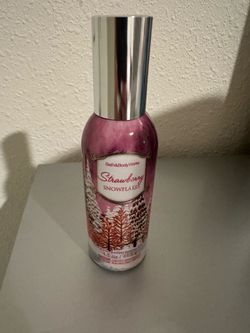 Strawberry snowflake room spray