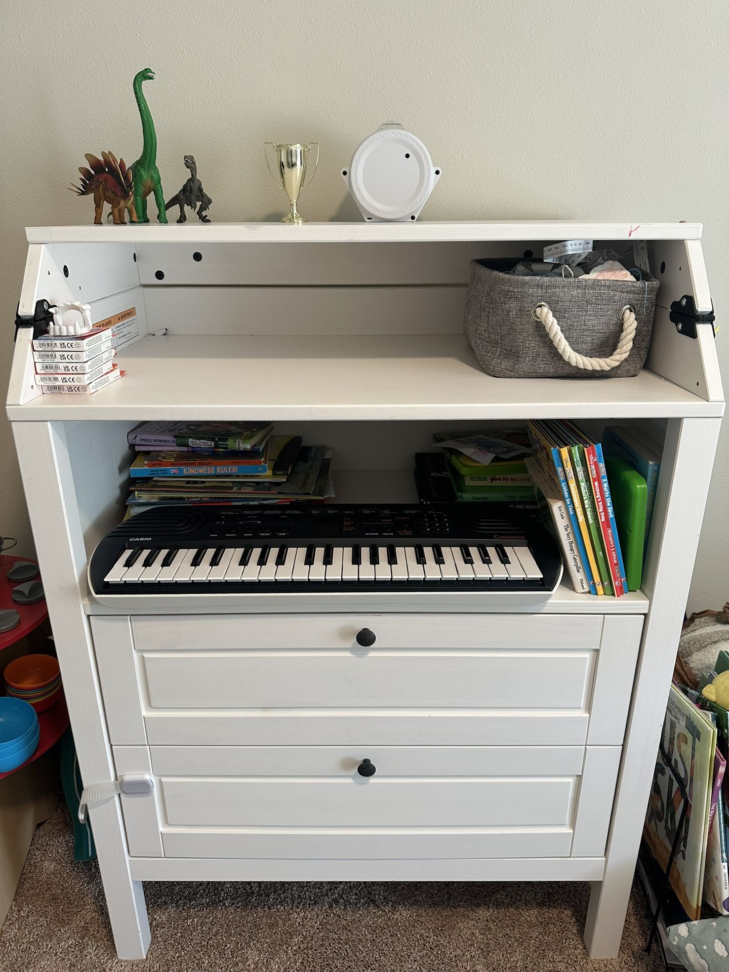 Dresser And Baby Changing Table 