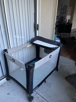 Pack n play with Bassinet & Diaper Changing Station