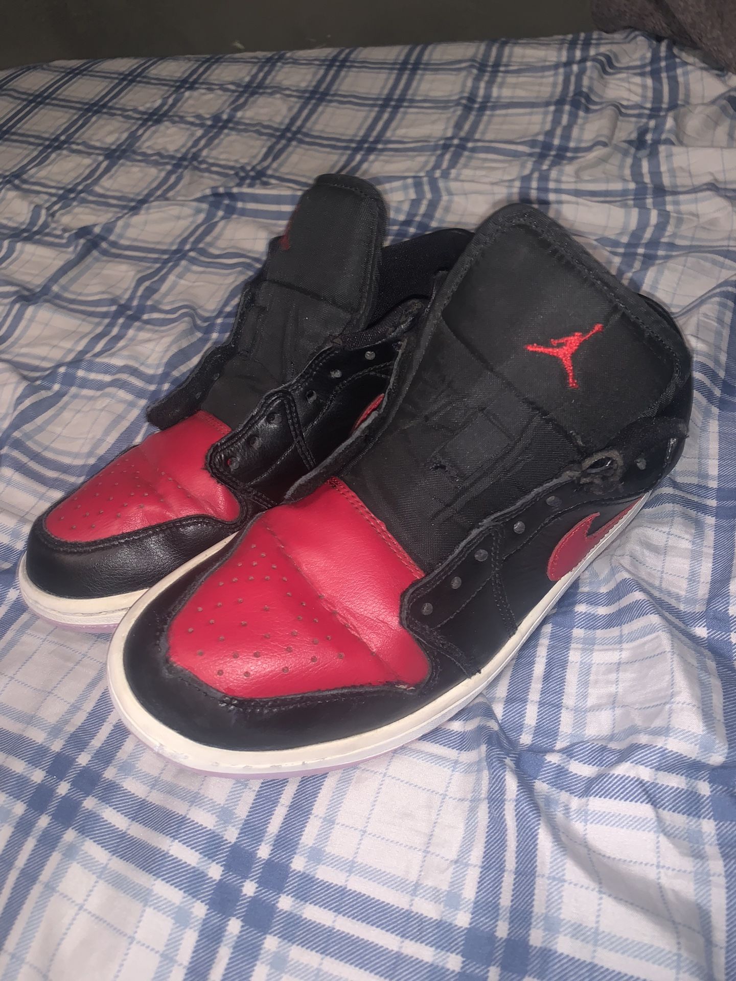 Air Jordan 1 Low Black And  Red 