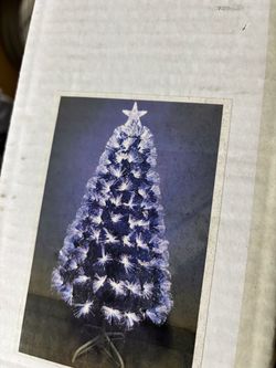 3.5foot pre-lit Christmas tree $10
