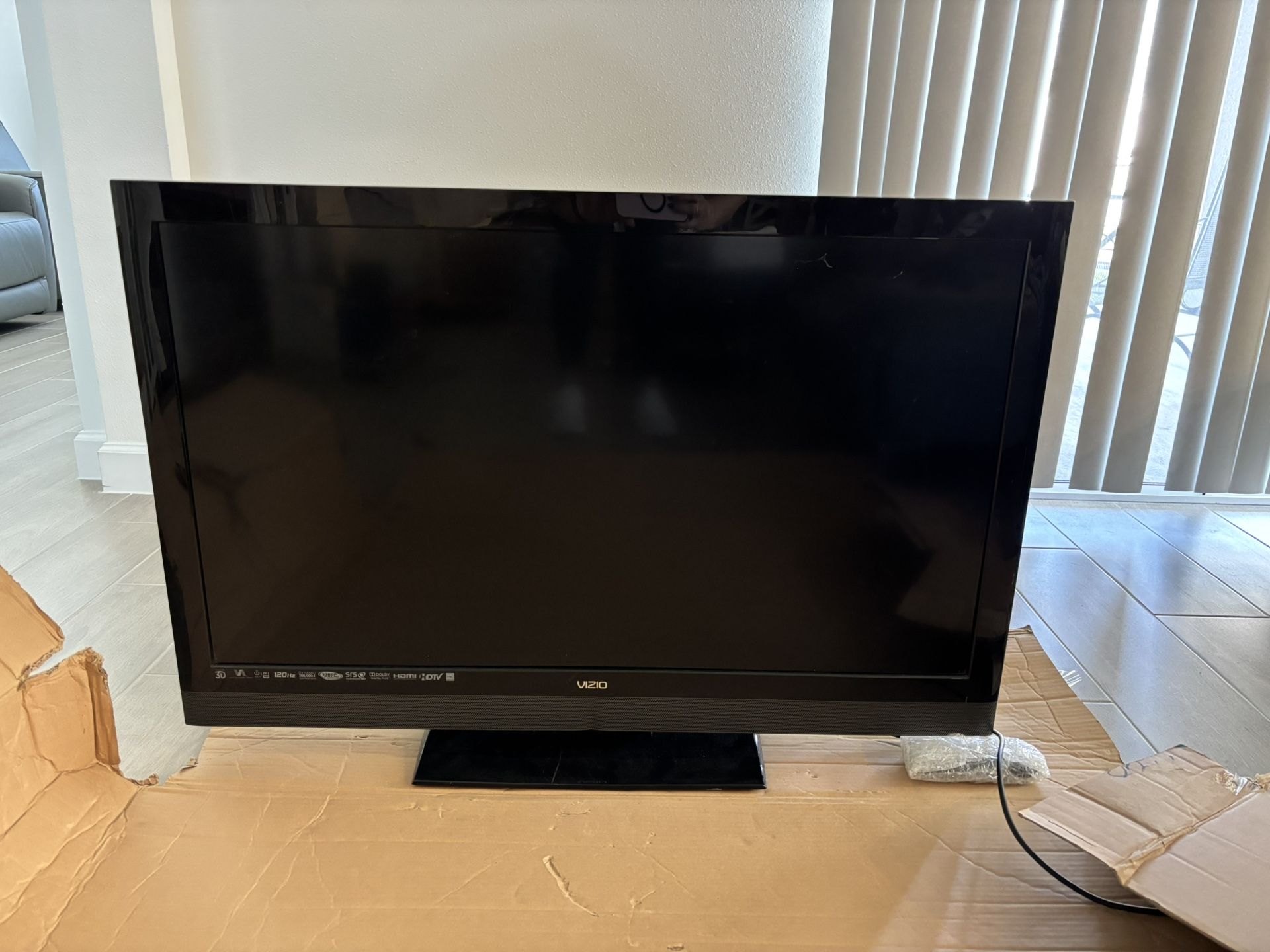 Vizio 42 Inch TV With Remote 