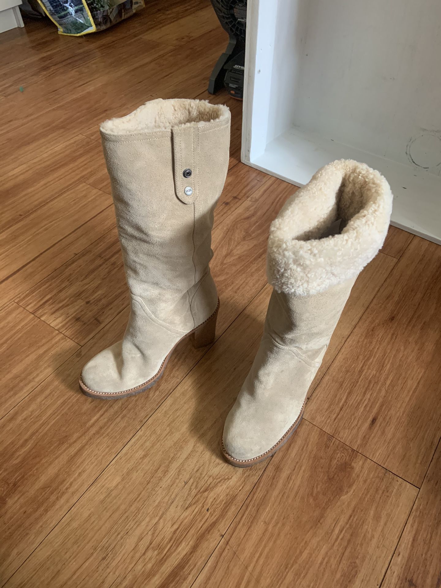 Ugg women boots