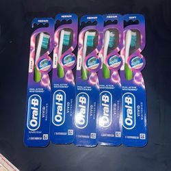 Oral B Toothbrushes Bundle Vivid Whitening New 5X$10