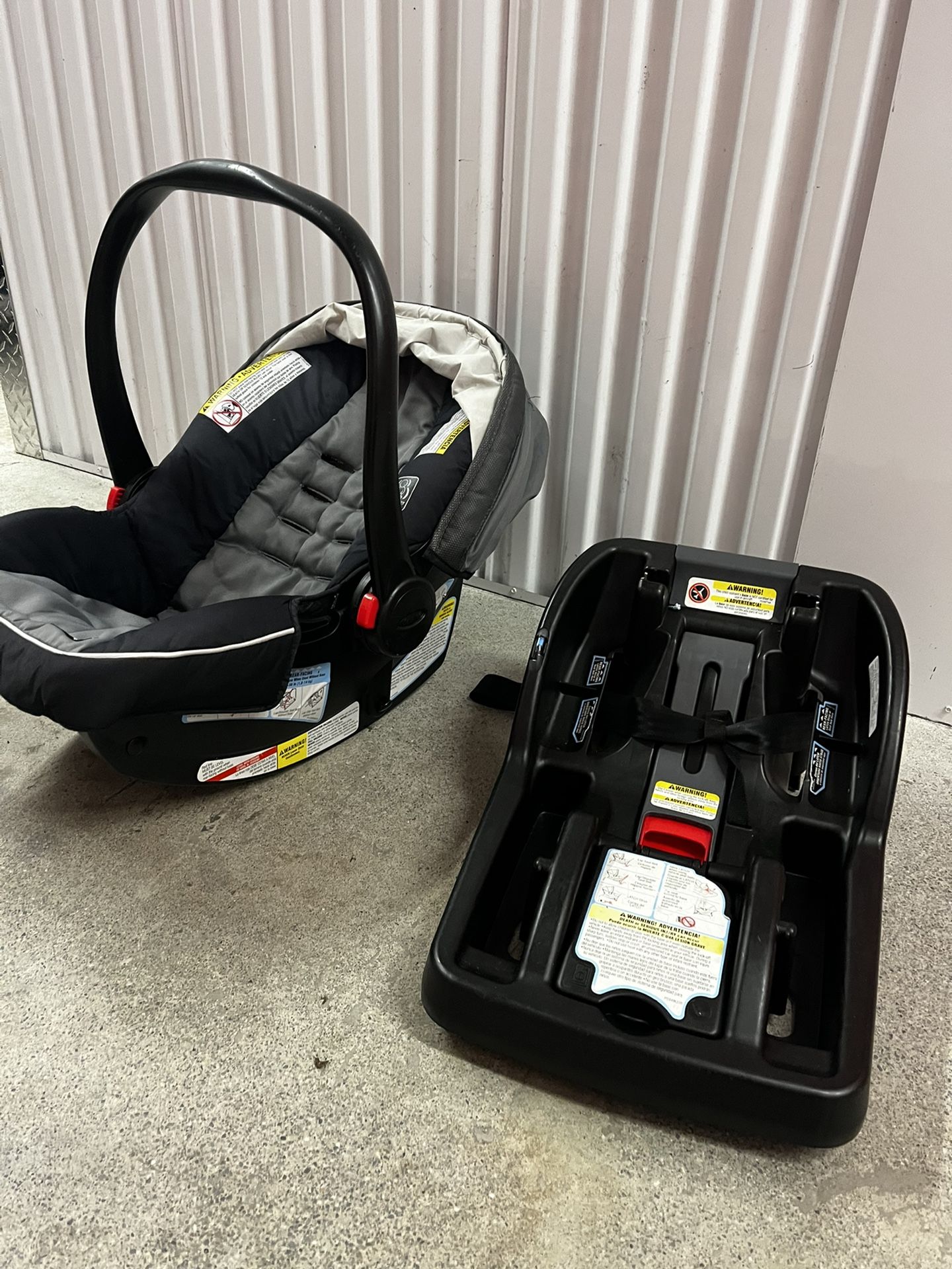 Graco SnugRide35 Baby/Infant Car Seat w/ Base