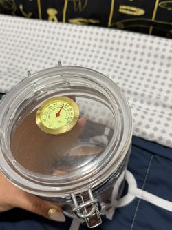 Acrylic Humidor With Hygrometer And Moisture Bar 