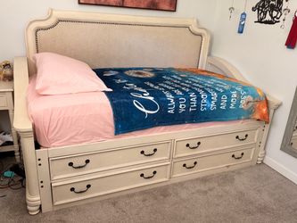 Twin Daybed and Dresser