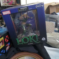 Marvel Comics Gallery LOKI Classic Statue Diorama Diamond Select Toy Disney NEW. 