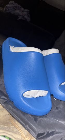 Yeezy Slides