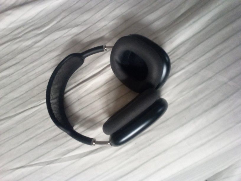 AirPod Maxx Headphones Midnight Blue $200.00