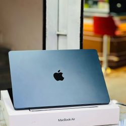 Macbook Air M2 15 Inch 8/256 Brand New Condition