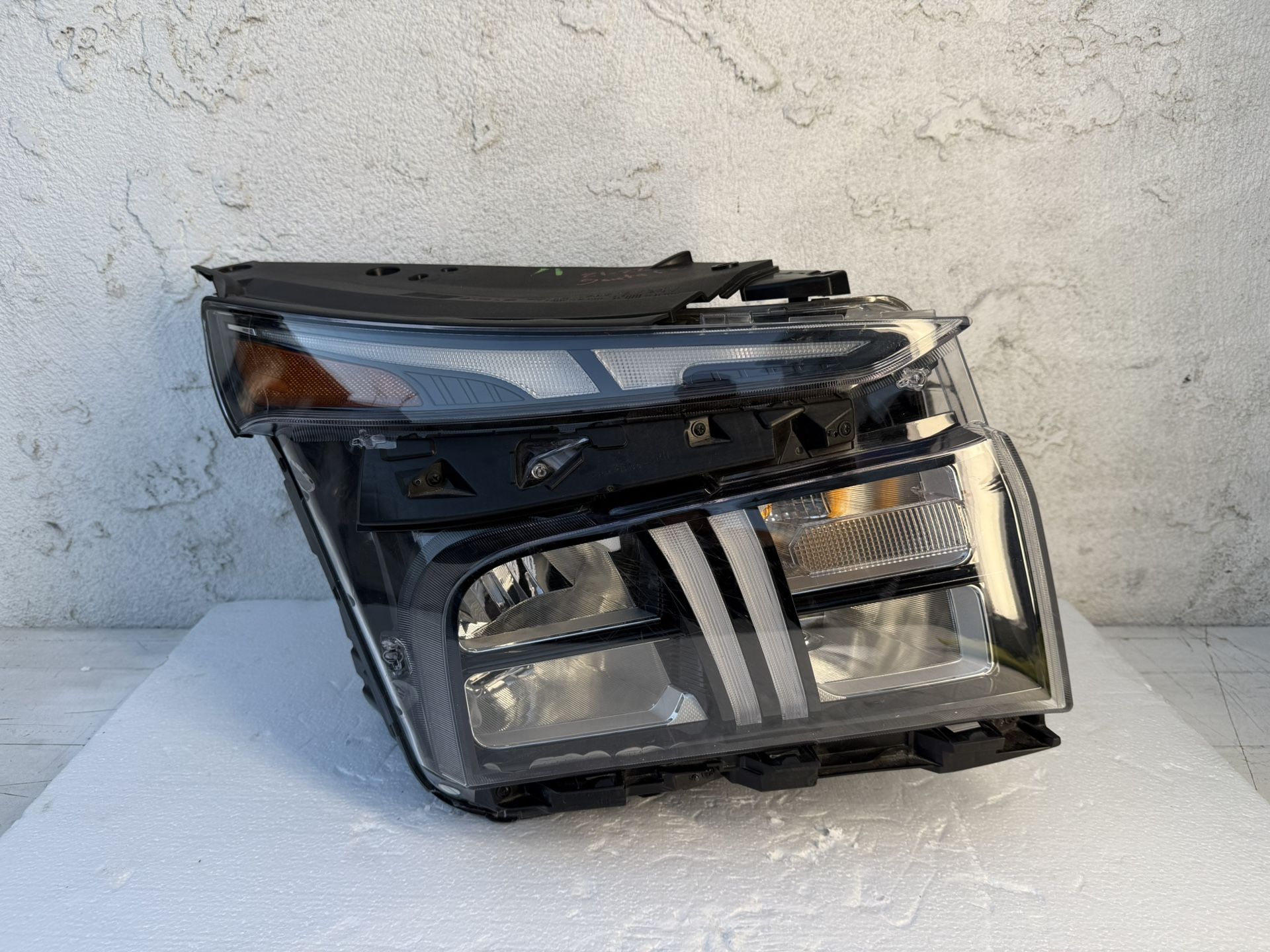 2021 2023 HYUNDAI SANTA FE RIGHT SIDE HEADLIGHT LAMP OEM