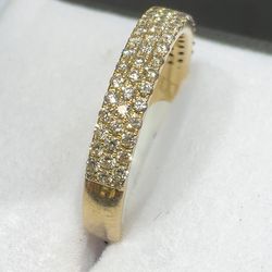 10k gold woman’s diamond wedding band size 9