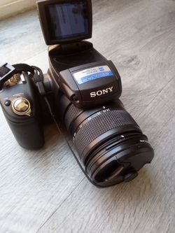 Sony cyber-shot 10.3 megapixels DSC -R1