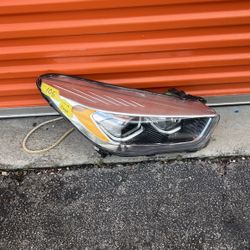 (106) 17-19 Ford Escape Right Headlight 2017 2018 2019