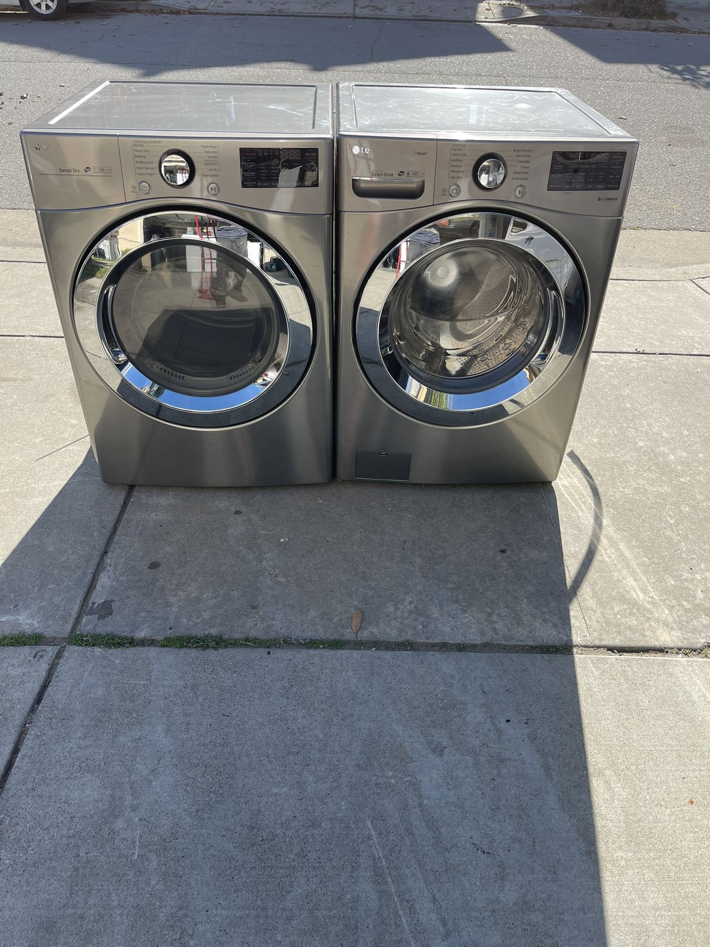 Nice Newer LG Washer/Dryer (Electric Dryer + Stackable) 30 Day Warranty