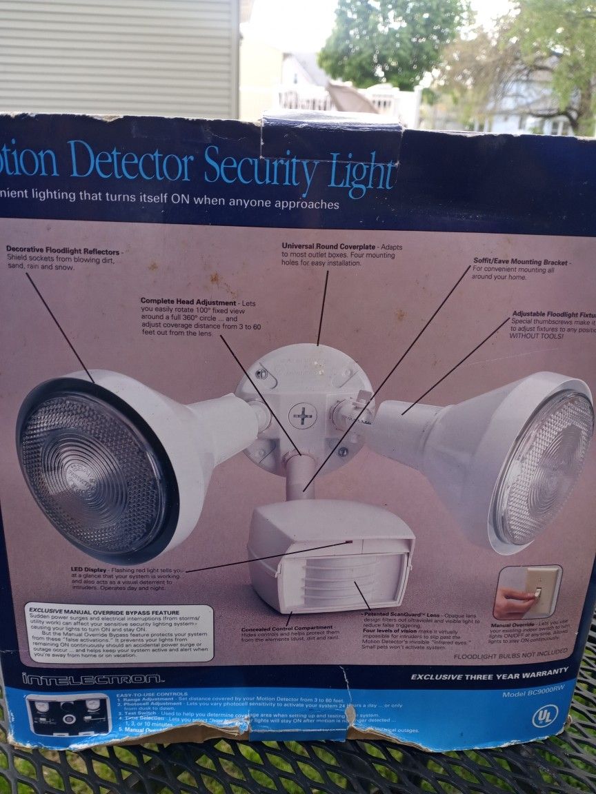 Intelectron Motion Detector Security Light With Two 150 W Flood Light