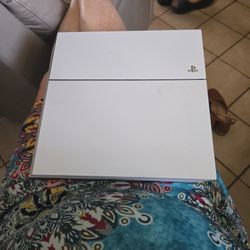 PS4 White Edition Very Good Condition