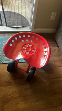 Rolling adjustable work seat
