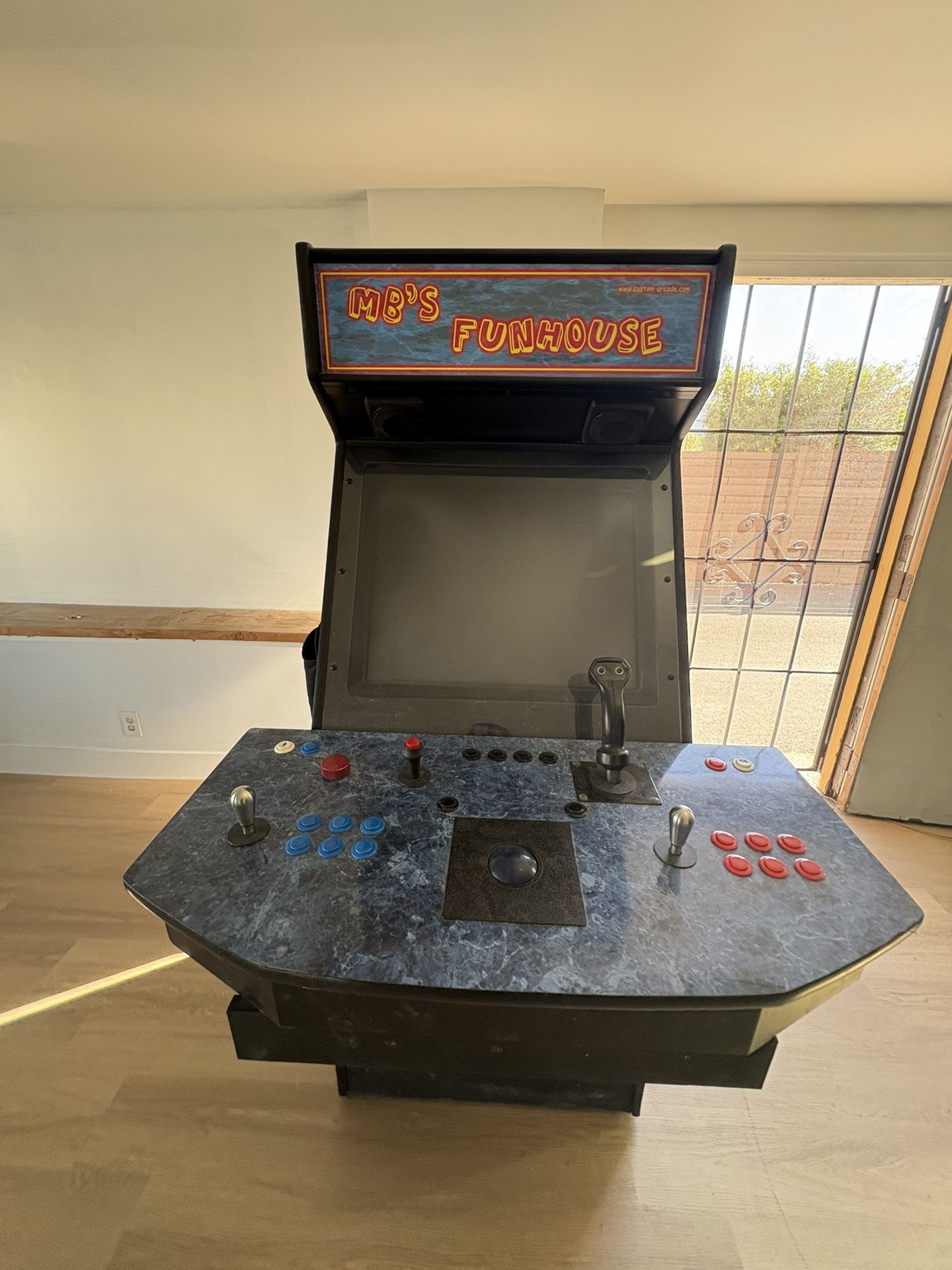 Old Arcade Game - FREE for Parts Or Refurbishment 