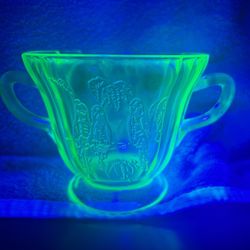 Federal Glass - Sylvan Parrot Green Uranium Depression Glass Sugar Bowl 