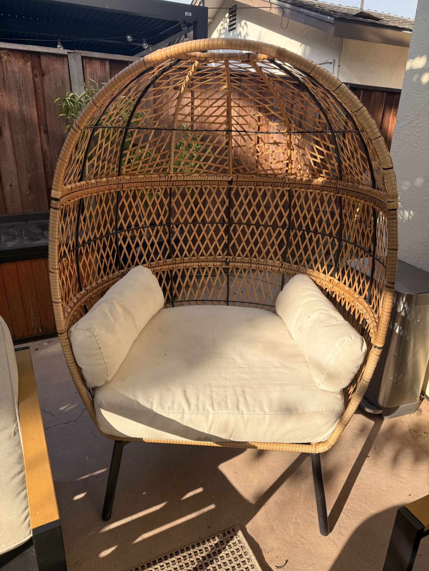 2 Egg Chairs