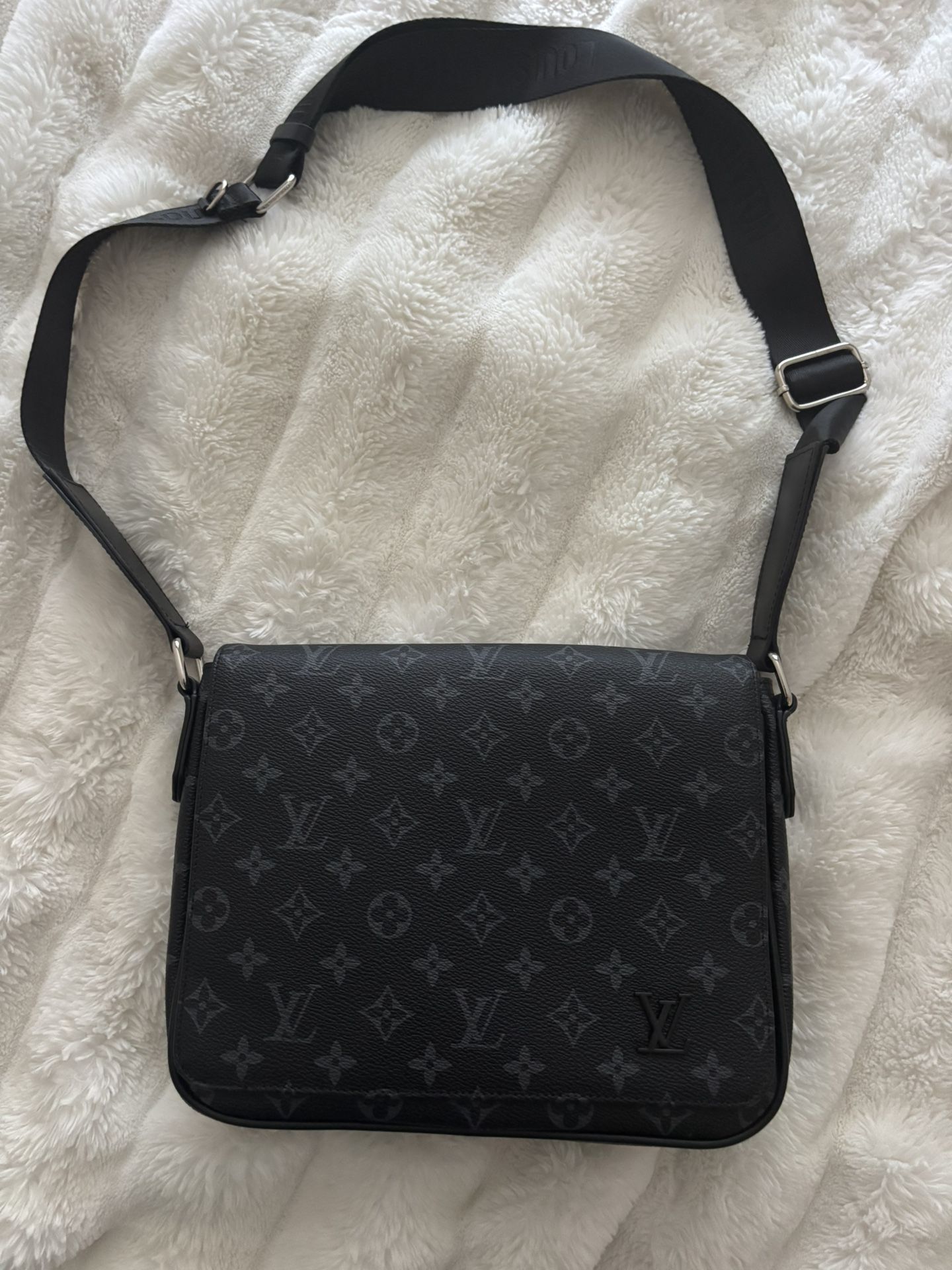 Louis Vuitton Men’s Side Bag Black 