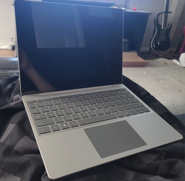 Microsoft Surface Laptop Go