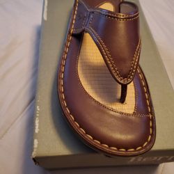 Born NEW Leather sandals color brown style  Canteen size  9