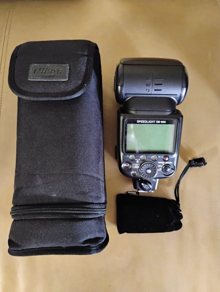 NIKON SPEEDLIGHT SB 900