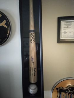 Chipper jones sighed Rawlings big stick & signed game baseball in UV protected locking case both with certificate of authenticity